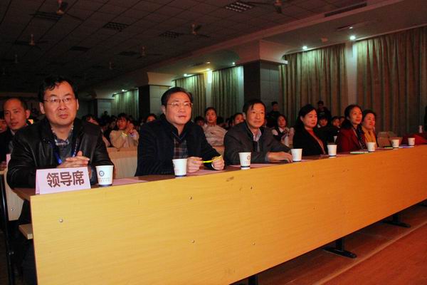 調(diào)整大小 蒞臨比賽現(xiàn)場的領導.jpg