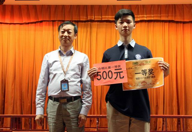 調(diào)整大小 10、吳良照書(shū)記給獲得一等獎(jiǎng)的代表隊(duì)頒獎(jiǎng).jpg