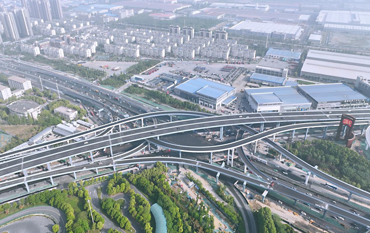 安徽路橋宿松路項目。安徽建工集團供圖 安徽路橋宿松路項目。安徽建工集團供圖