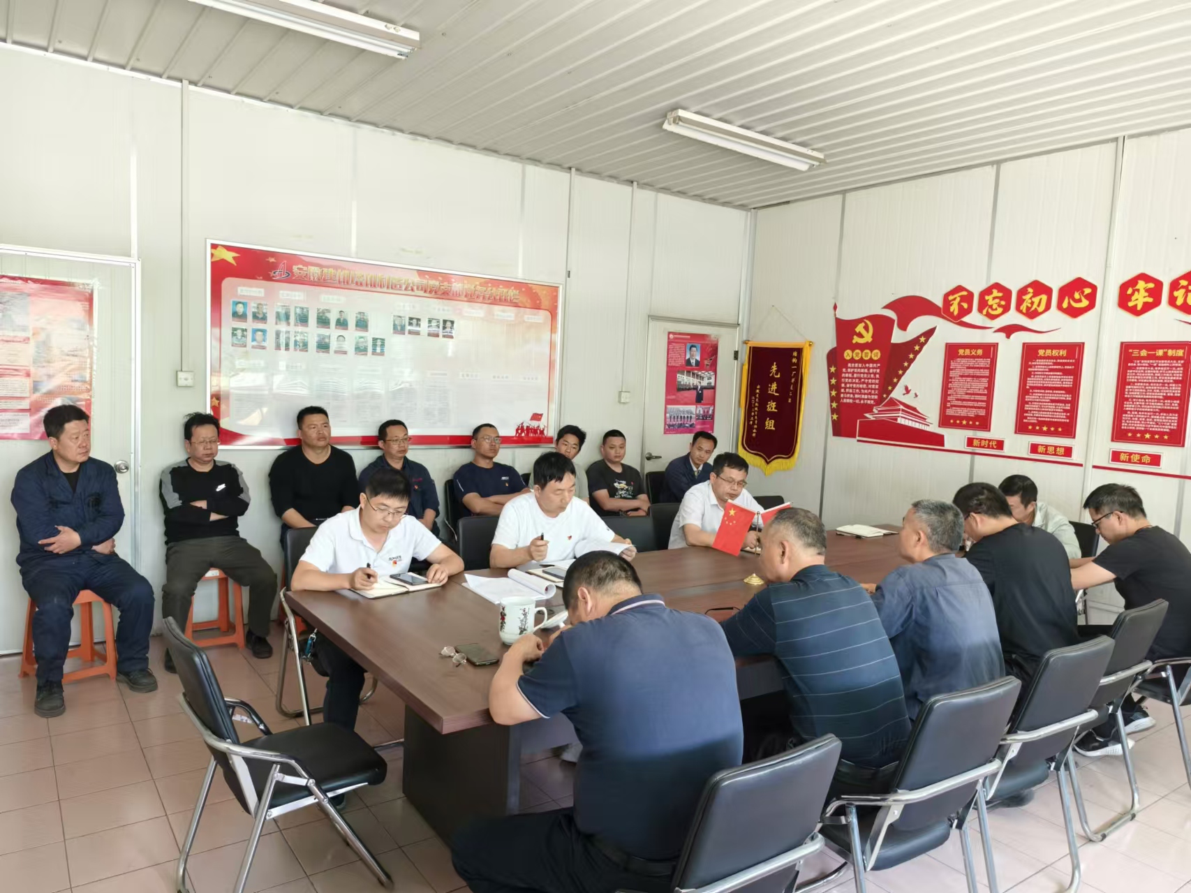 生產制造黨支部.jpg 生產制造黨支部.jpg