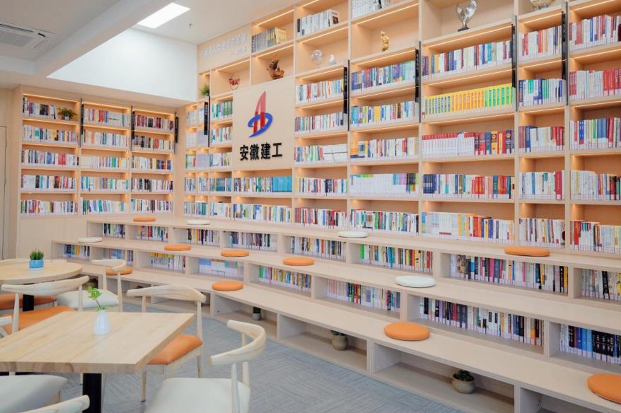 “書(shū)香建工”閱覽室。安徽建工集團(tuán)供圖